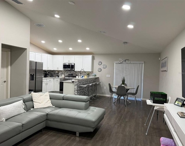 1046 Tropea Lane - Photo Thumbnail 11