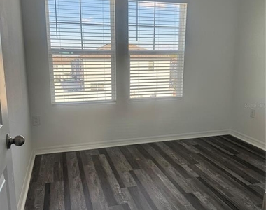 233 Mandovi Street - Photo Thumbnail 15