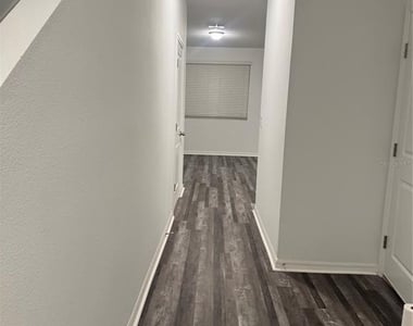 233 Mandovi Street - Photo Thumbnail 5
