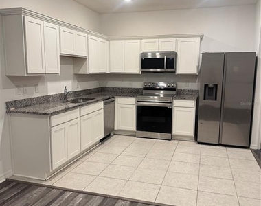 233 Mandovi Street - Photo Thumbnail 1