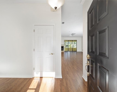 1906 Se Clatterbridge Road Se - Photo Thumbnail 1