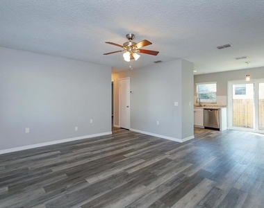 302 Ballard Avenue - Photo Thumbnail 4