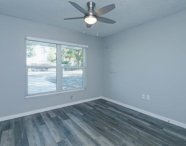 302 Ballard Avenue - Photo Thumbnail 12
