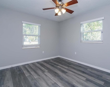 302 Ballard Avenue - Photo Thumbnail 14