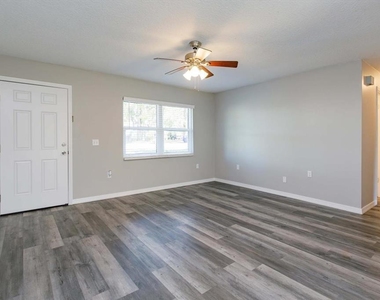 302 Ballard Avenue - Photo Thumbnail 3