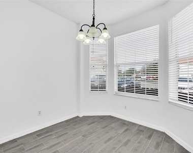 1160 S Beach Circle - Photo Thumbnail 4