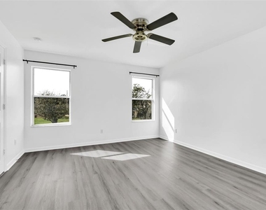 1160 S Beach Circle - Photo Thumbnail 13