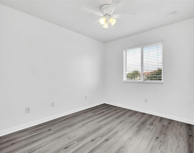 1160 S Beach Circle - Photo Thumbnail 15