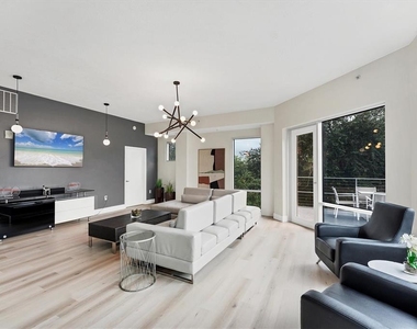 525 E Jackson Street - Photo Thumbnail 8