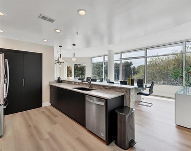 525 E Jackson Street - Photo Thumbnail 14
