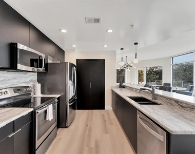525 E Jackson Street - Photo Thumbnail 13
