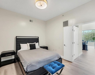525 E Jackson Street - Photo Thumbnail 30