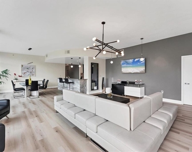 525 E Jackson Street - Photo Thumbnail 9