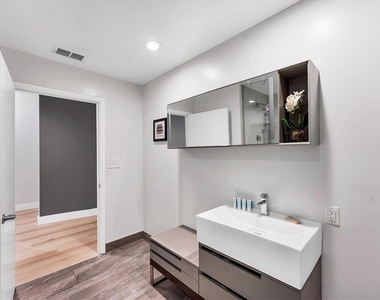 525 E Jackson Street - Photo Thumbnail 28