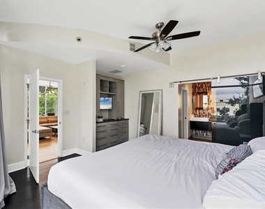525 E Jackson Street - Photo Thumbnail 20
