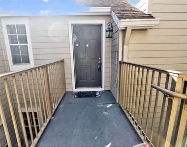 682 Youngstown Parkway - Photo Thumbnail 3