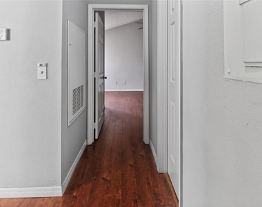 682 Youngstown Parkway - Photo Thumbnail 19