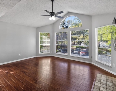 682 Youngstown Parkway - Photo Thumbnail 5