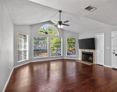 682 Youngstown Parkway - Photo Thumbnail 7