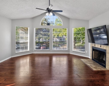 682 Youngstown Parkway - Photo Thumbnail 4