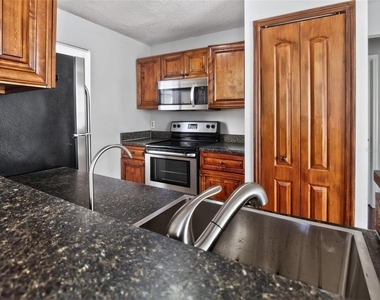 682 Youngstown Parkway - Photo Thumbnail 13