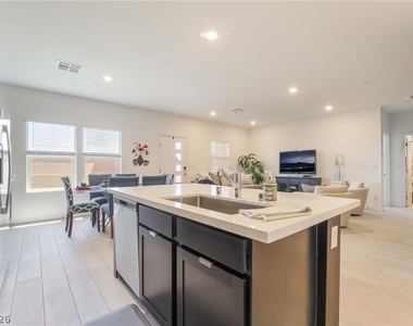 292 Whitney Crest Street - Photo Thumbnail 15