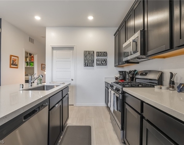 292 Whitney Crest Street - Photo Thumbnail 17