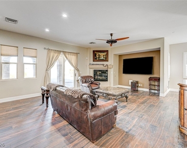 8490 Via De Bellasidra Court - Photo Thumbnail 25