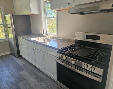 250 Anderson Avenue - Photo Thumbnail 2