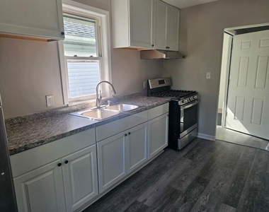 250 Anderson Avenue - Photo Thumbnail 4