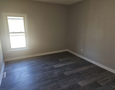 250 Anderson Avenue - Photo Thumbnail 9