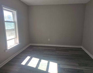 250 Anderson Avenue - Photo Thumbnail 10