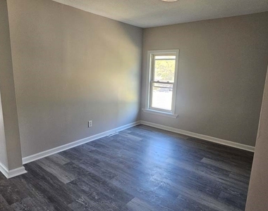 250 Anderson Avenue - Photo Thumbnail 8