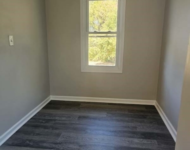250 Anderson Avenue - Photo Thumbnail 3