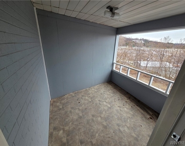 255 Portage Road - Photo Thumbnail 3