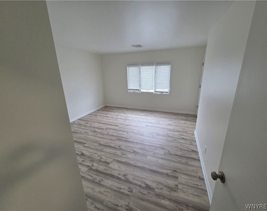 255 Portage Road - Photo Thumbnail 1