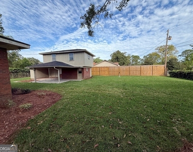 412 Roberson Street - Photo Thumbnail 11