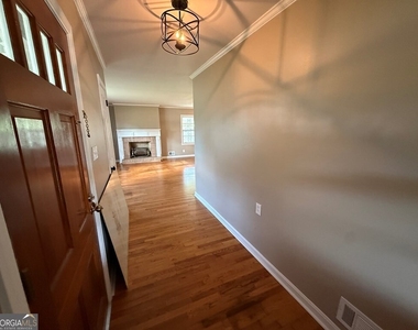 412 Roberson Street - Photo Thumbnail 20