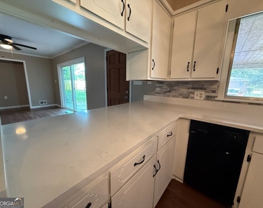 412 Roberson Street - Photo Thumbnail 26