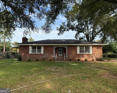 412 Roberson Street - Photo Thumbnail 1
