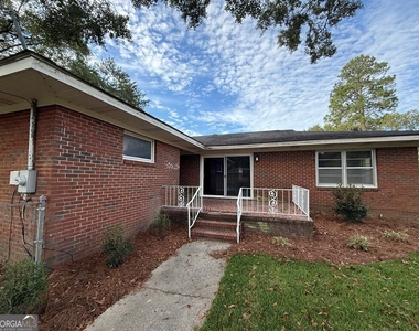 412 Roberson Street - Photo Thumbnail 8