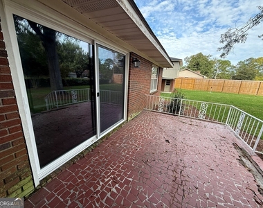 412 Roberson Street - Photo Thumbnail 7