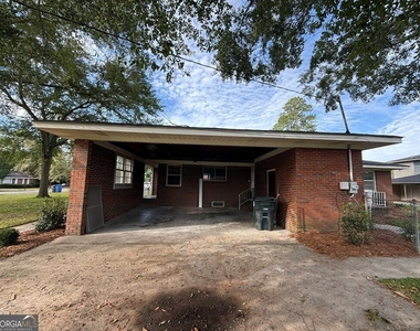 412 Roberson Street - Photo Thumbnail 4
