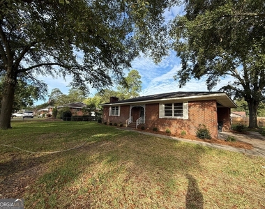412 Roberson Street - Photo Thumbnail 2
