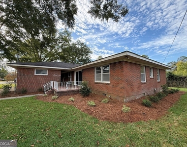 412 Roberson Street - Photo Thumbnail 10