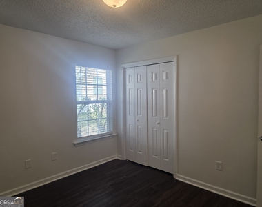 434 Roberts Way - Photo Thumbnail 16