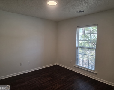 434 Roberts Way - Photo Thumbnail 13
