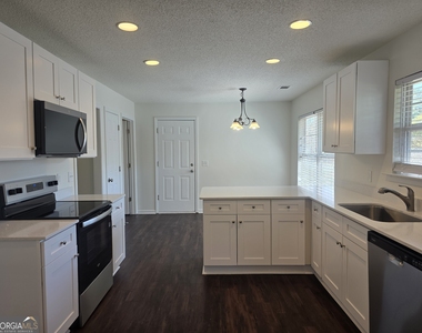 434 Roberts Way - Photo Thumbnail 5