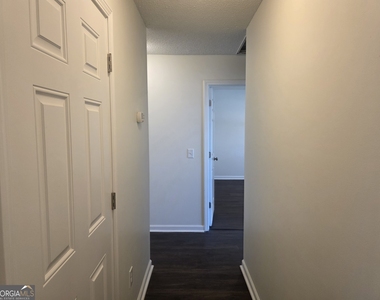 434 Roberts Way - Photo Thumbnail 10