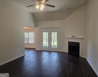 434 Roberts Way - Photo Thumbnail 2